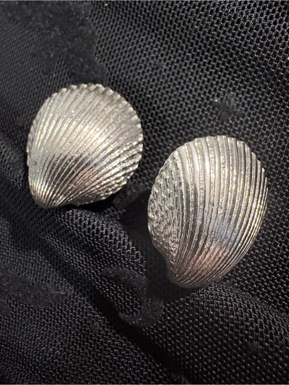 Vintage silvertone clip earrings — scallop shape